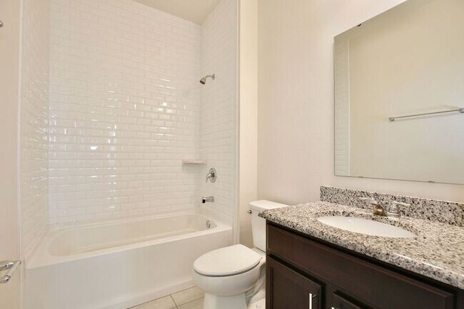 Building Photo - Gorgeous 4/3 Spacious Home with a 2 Car Garage Located on a Conservation Lot in Creekstone Neighb...