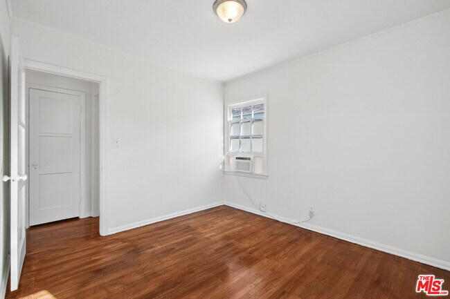 Building Photo - 1047 S Holt Ave