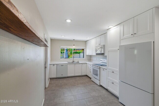 Building Photo - 3640 E Montecito Ave