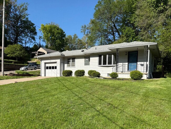Building Photo - 3 Bed Home with Fireplace Den, Covered Patio & Bonus Living Space
