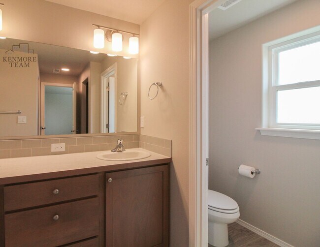 Building Photo - 3 Bedroom, 2 Bath Home in Kennewick