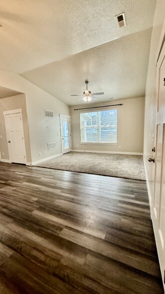 Building Photo - 14654 Bloom Dr