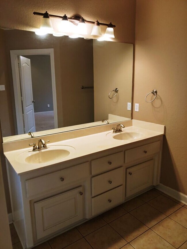 Building Photo - 9124 Wetherbee Cir
