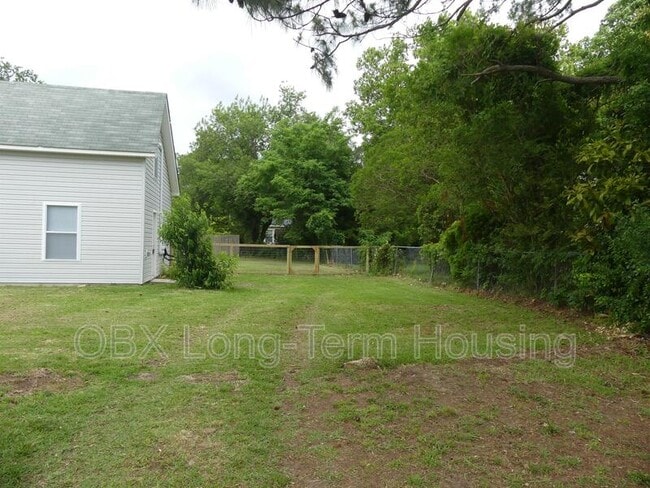 Building Photo - 111 Faris Dr