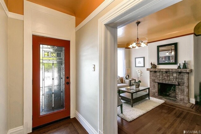 Building Photo - OPEN HOUSE SUN 4/19 Amazing Cow Hollow 3 bedroom Condo w/remodeled kitchen, hardwood floors and l...