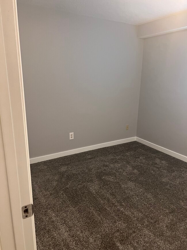 Building Photo - South Weber