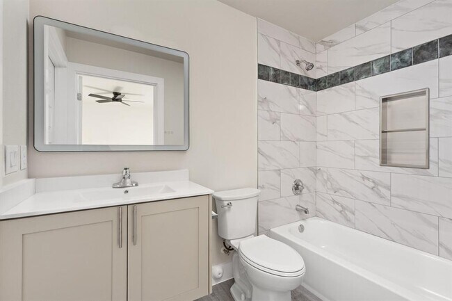 Building Photo - 10101 Woodhaven Dr