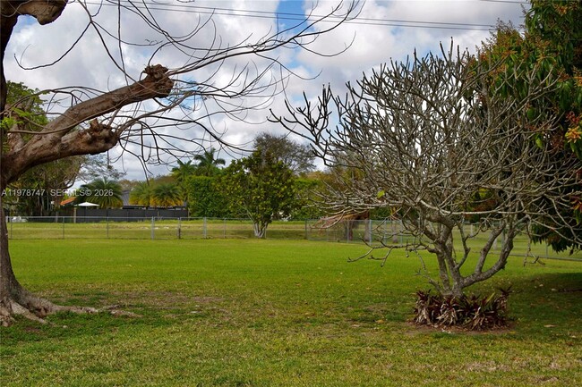 Building Photo - 12504 SW 99th Ave