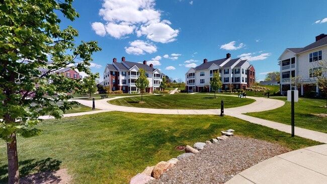 Building Photo - 1014 W Summerfield Gln Cir