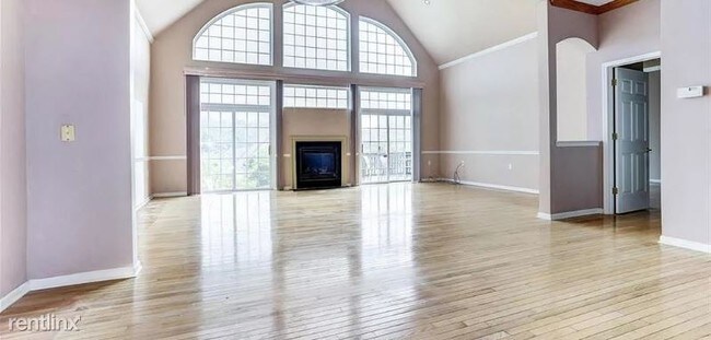 Building Photo - 3 br, 3 bath Townhome - 8 McGuire Ct 1 Unit 1