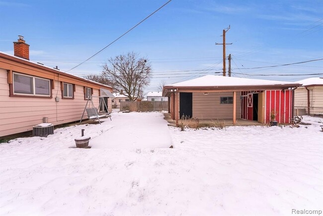 Building Photo - 32658 Kathryn St