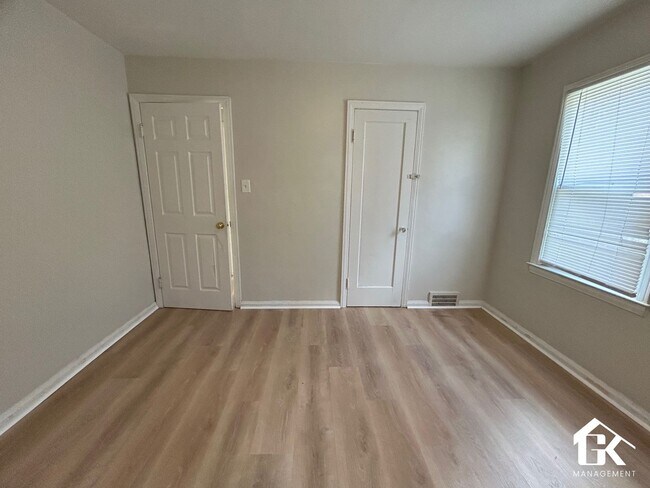 Building Photo - 3 Bed 1 Bath Eastside Home Available - Near St John Moross!