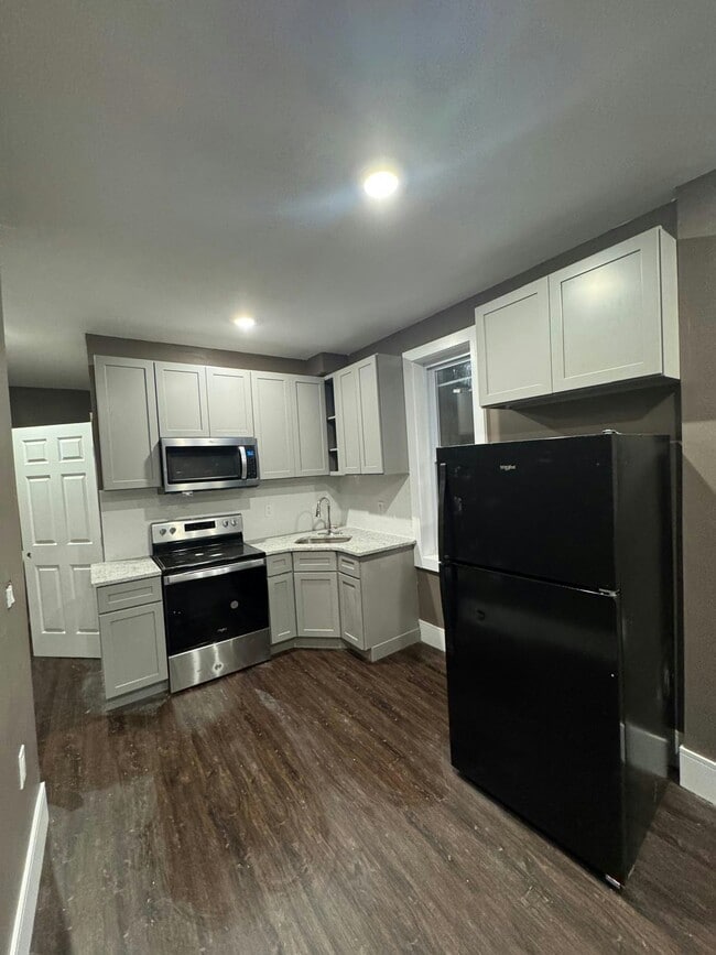 Building Photo - 3422 N 21st St