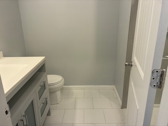 Building Photo - Room in Duplex on Union Rd SW