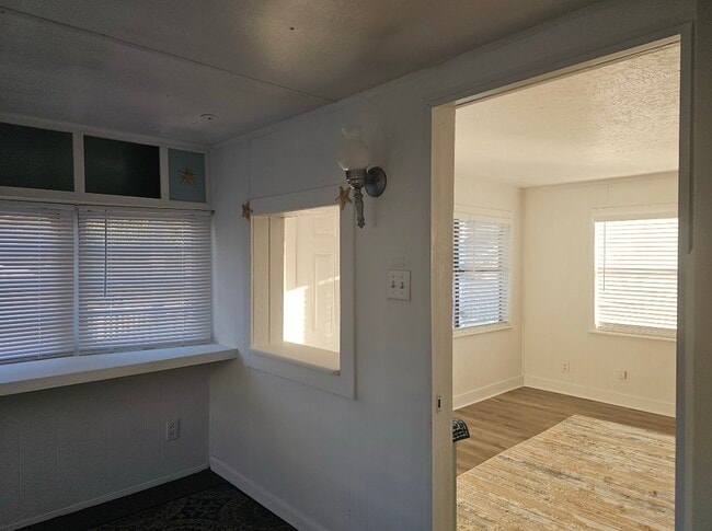 Building Photo - 115 Venado Pl