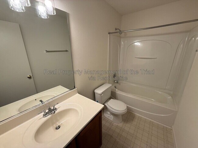 Building Photo - 809 Topsail Dr