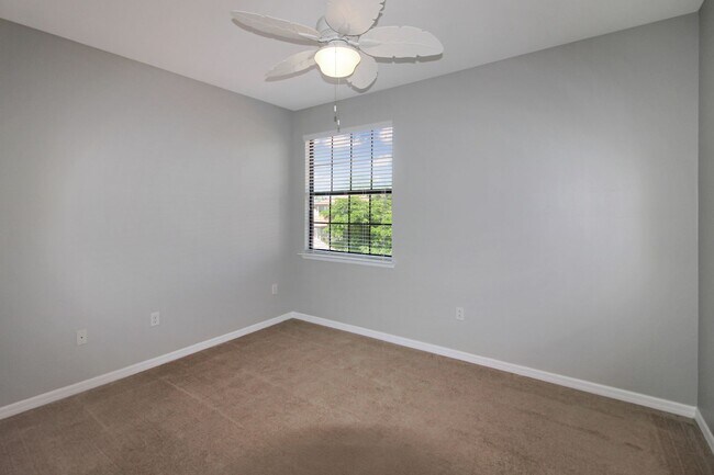 Building Photo - 1219 Cielo Ct