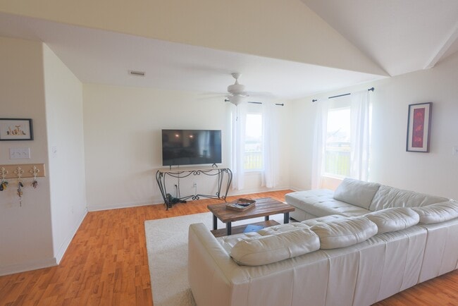 Building Photo - 4106 Temprano Dr