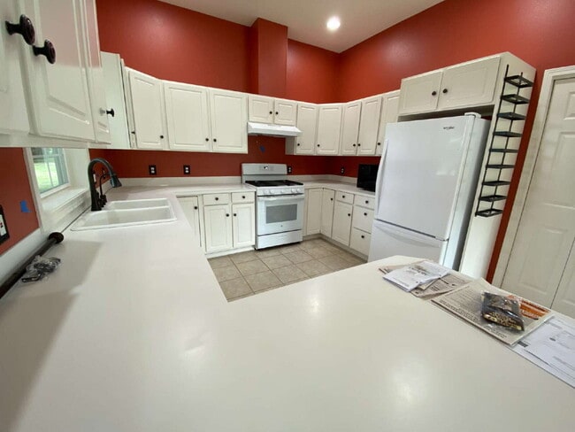 Building Photo - Spacious, Quiet 2-Bedroom Country Home in ...
