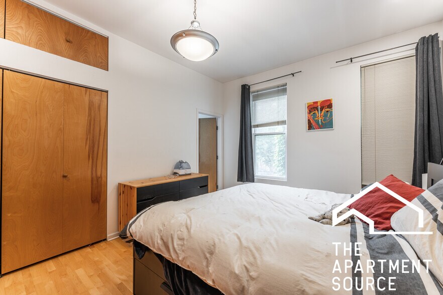 Building Photo - 1407 N Wicker Park Ave