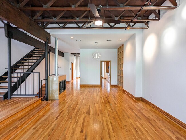 Building Photo - 444 Oxford St