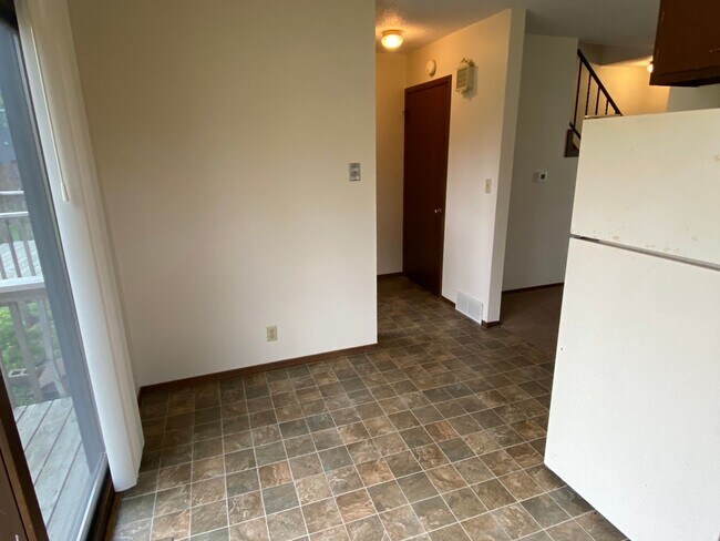 Building Photo - 308 Jewel Dr