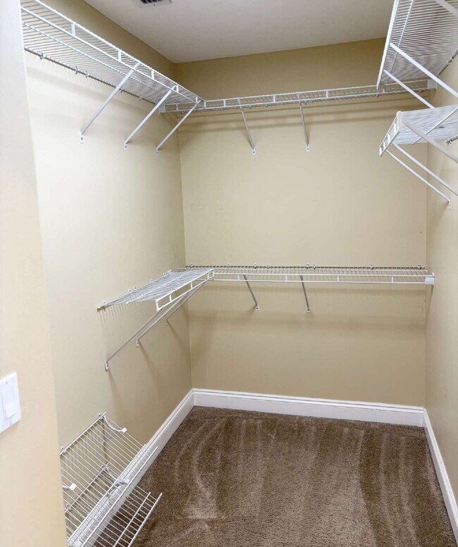 Building Photo - "Charming 4-Bed home in Navarre!"