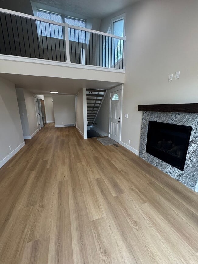 Building Photo - Beautiful Cottonwood Heights Duplex!