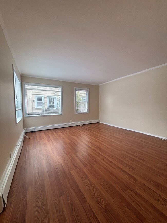 Building Photo - 627 W Park Ave