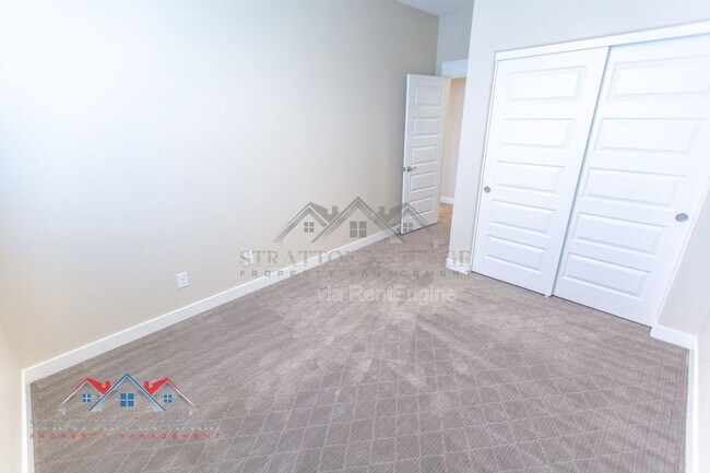 Building Photo - 2095 S Saguaro Dr