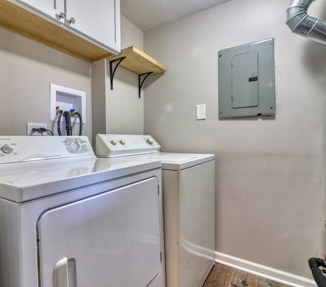 Building Photo - 364 Grissom Ct