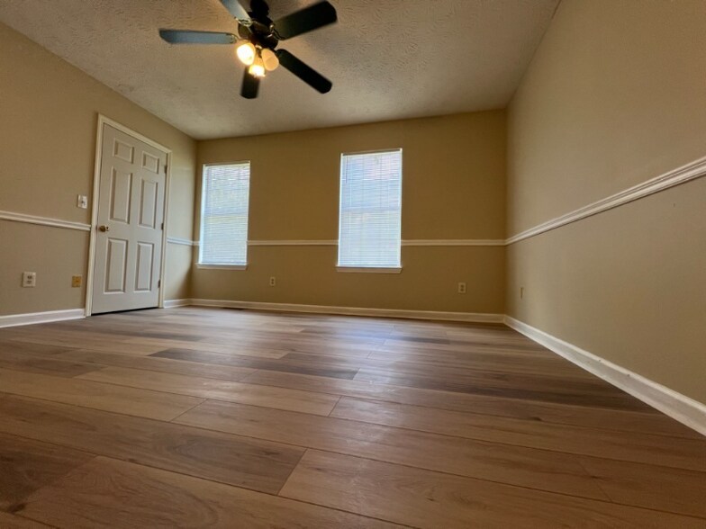 Building Photo - 3824 Meadow Green Ct