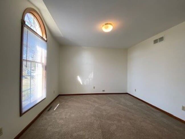 Building Photo - 3 Bedroom/2 Bathroom Home in the Gardens!