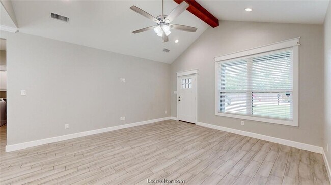 Building Photo - 513 Kubin St