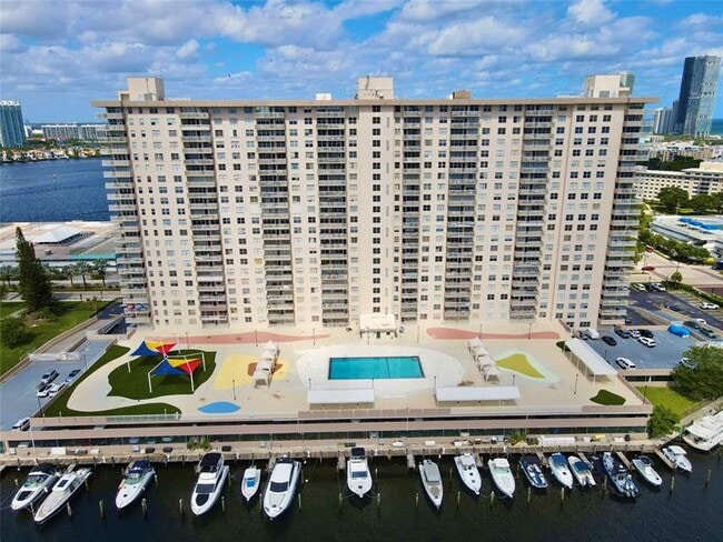 Building Photo - 250 174th St