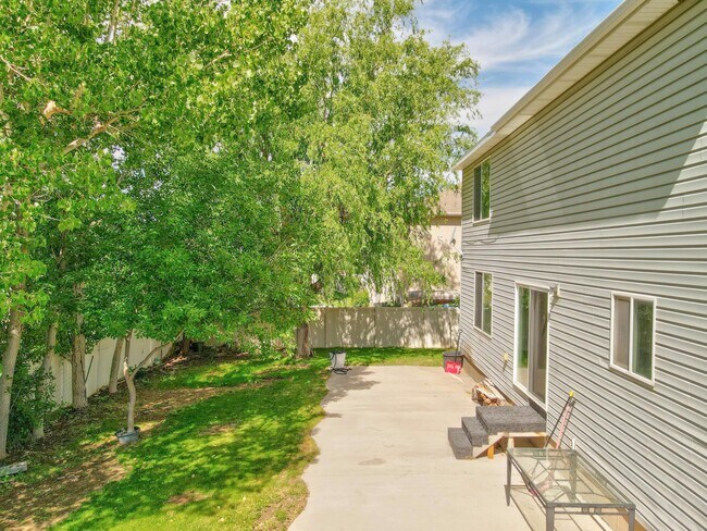 Building Photo - 1153 W 400 S
