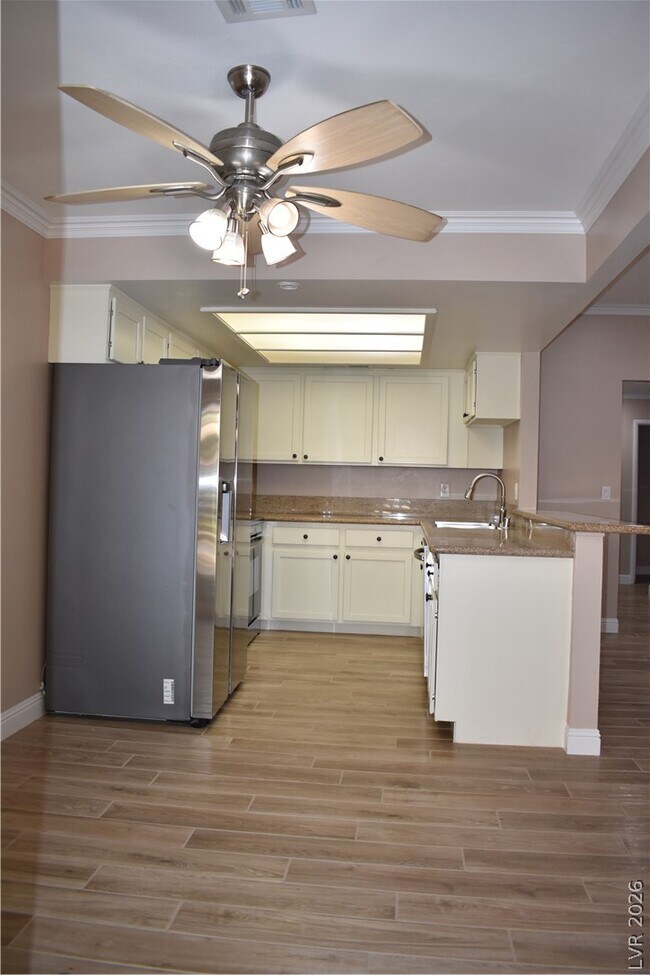 Building Photo - 717 Nectarine Ct