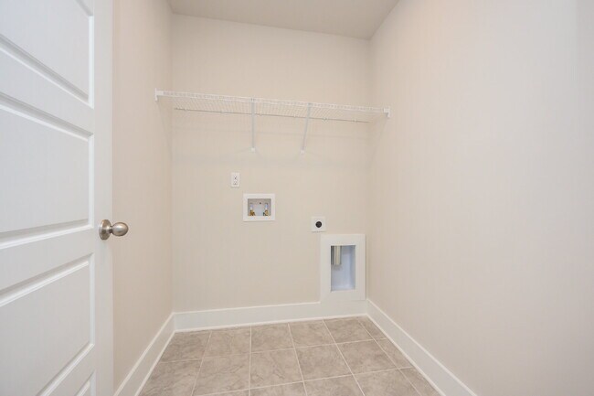 Building Photo - Stunning 3BR/2.5BA Luxury Townhome with Loft & Garage in Greenville! $2,050/mo rent