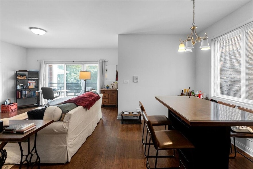 Primary Photo - 3528 W Shakespeare Ave