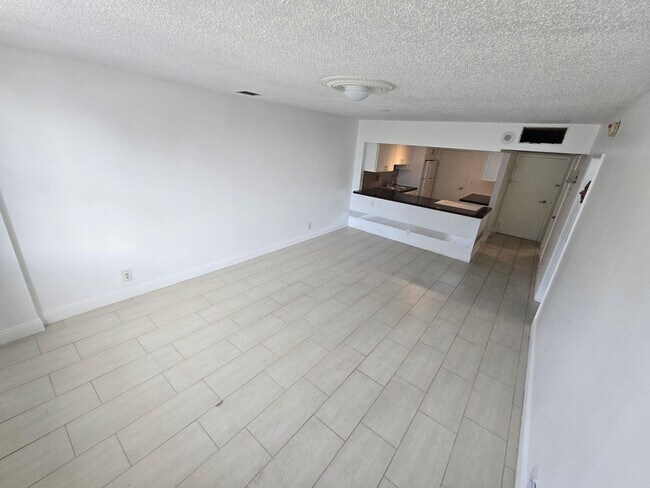 Building Photo - 336 N Birch Rd