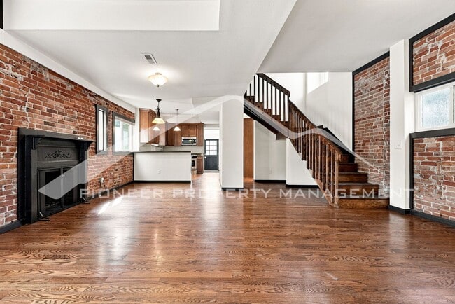 Building Photo - 3503 Franklin St