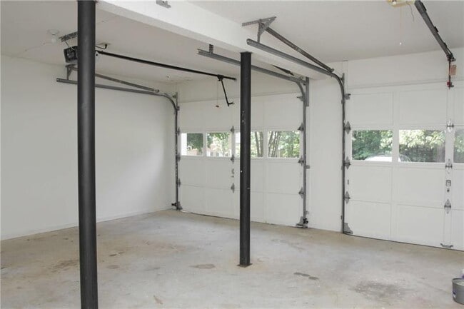 Building Photo - 3004 Tallowood Dr