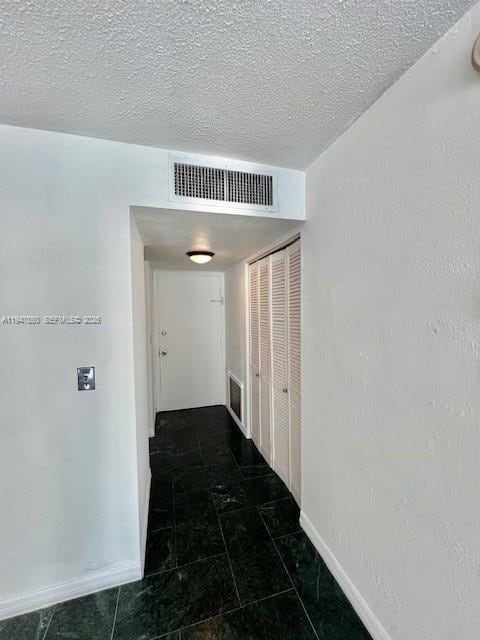 Building Photo - 2016 Bay Dr