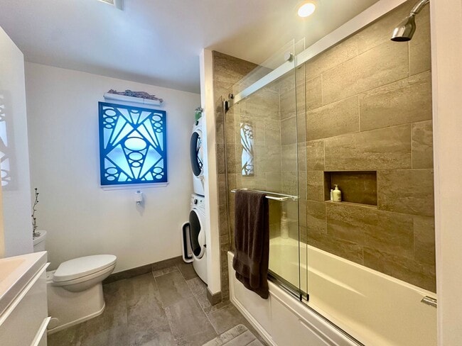Building Photo - Palo Alto Dream Rental with Backyard Parad...
