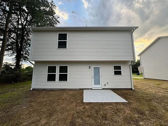 Building Photo - Modern Four Bedroom Home