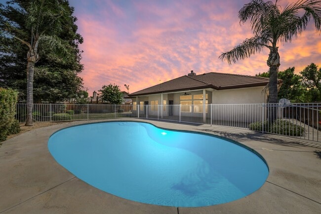 Building Photo - 4709 Laurel Springs Dr