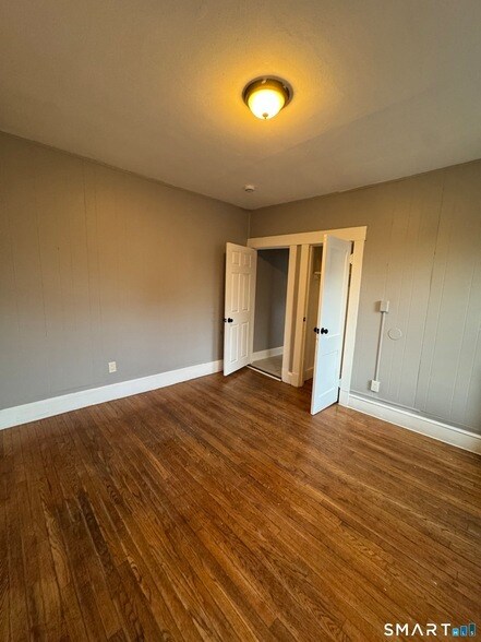 Building Photo - 916 Winchester Ave