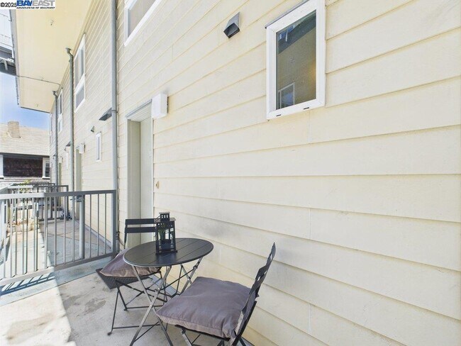 Building Photo - 485 W MacArthur Blvd