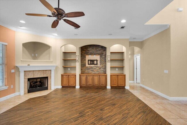 Building Photo - "Charming 3-Bed Oasis with Pool in Niceville!"