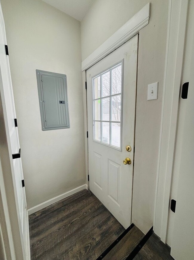 Building Photo - Remodeled 3 bedroom home- available now!